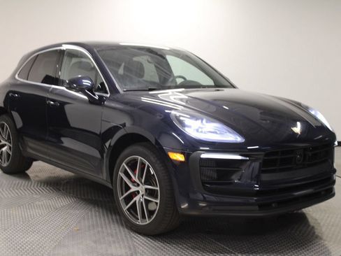 Certified 2022 Porsche Macan S AWD/4WD image 9