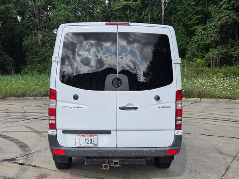 Used 2017 Mercedes-Benz Sprinter 2500 image 4