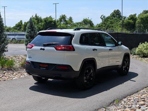 Used 2017 Jeep Cherokee Sport AWD/4WD image 5
