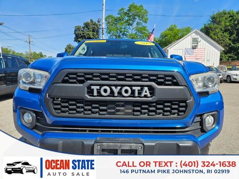 Used 2018 Toyota Tacoma SR5 AWD/4WD image 9