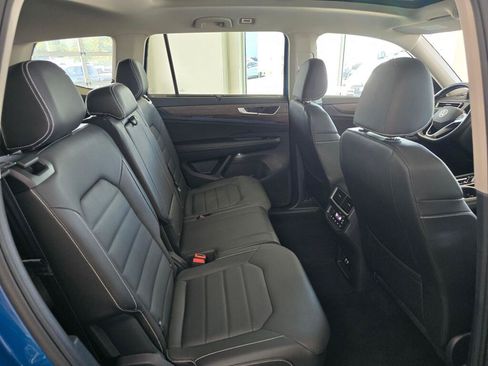Used 2025 Volkswagen Atlas SEL AWD/4WD image 39