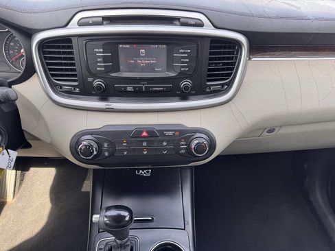 Used 2016 Kia Sorento FWD image 23