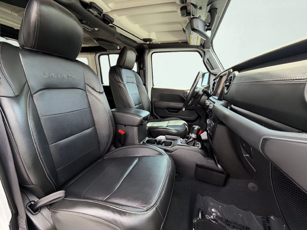 Used 2022 Jeep Wrangler Unlimited Sahara AWD/4WD image 32