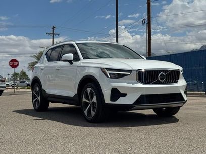 New 2025 Volvo XC40 B5 Core w/ Protection Package