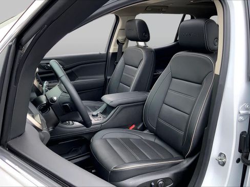 Used 2023 GMC Acadia Denali w/ Denali Technology Package AWD/4WD image 9