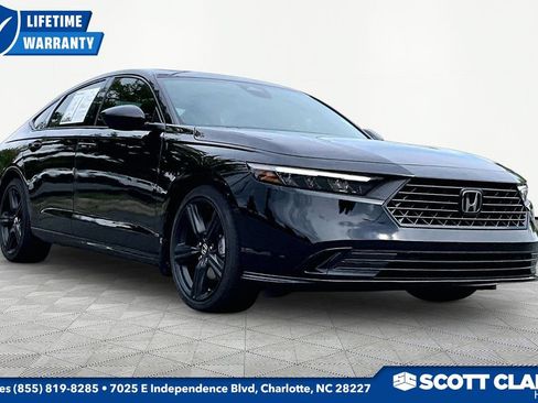 Used 2025 Honda Accord Sport image 1