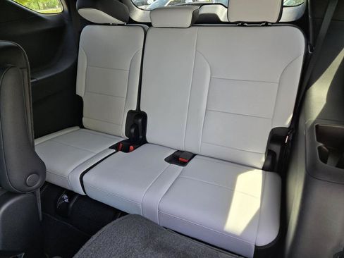 Used 2025 Chevrolet Traverse High Country AWD/4WD image 17