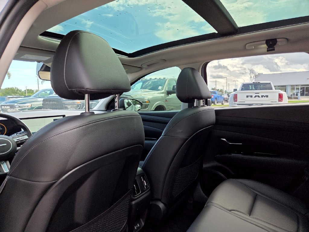 Used 2025 Hyundai Tucson Limited FWD image 24