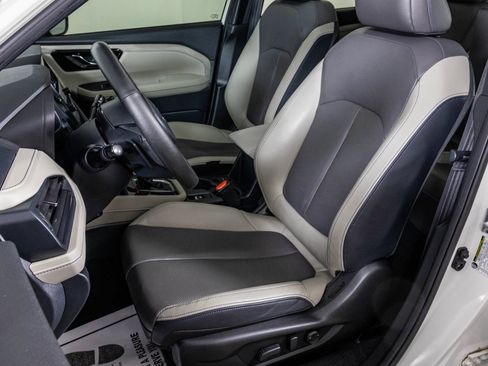 Used 2025 Subaru Forester Limited AWD/4WD image 23