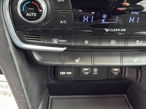 Used 2019 Hyundai Santa Fe SEL image 20