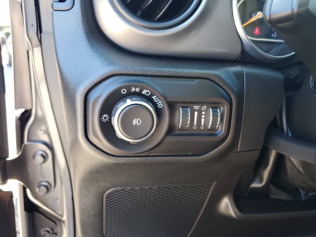 Used 2022 Jeep Wrangler Unlimited Sport AWD/4WD image 29
