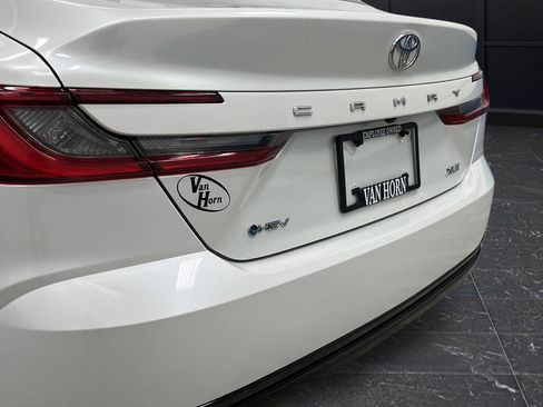 Used 2025 Toyota Camry XLE image 33