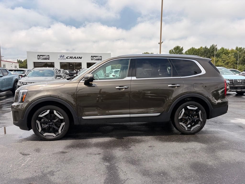 Used 2025 Kia Telluride S FWD image 4