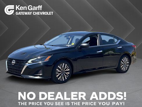 Used 2024 Nissan Altima 2.5 SV FWD image 1