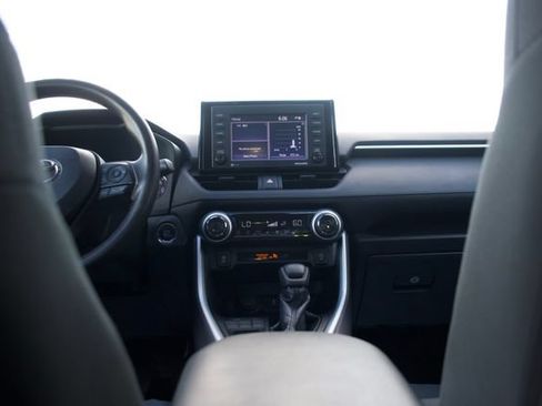 Used 2022 Toyota RAV4 XLE AWD/4WD image 11