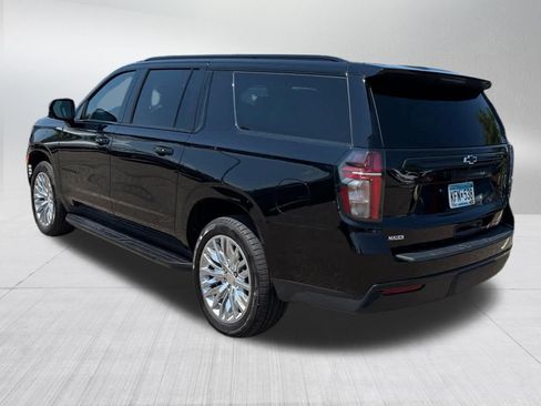 Used 2023 Chevrolet Suburban RST w/ Luxury Package AWD/4WD image 5