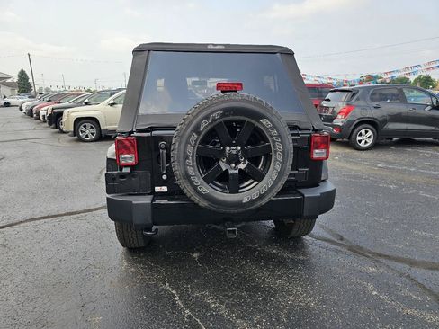 Used 2014 Jeep Wrangler Unlimited Sahara AWD/4WD image 28