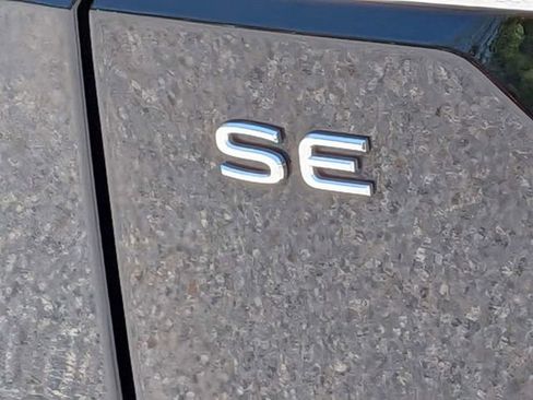 Used 2024 Volkswagen Atlas SE FWD image 11