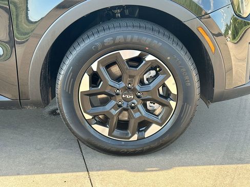 Used 2024 Kia Sorento S image 25