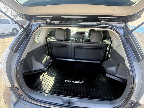 Used 2013 Toyota Prius V Five image 14