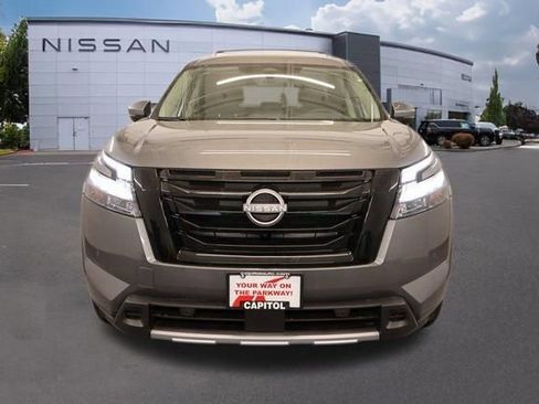 New 2025 Nissan Pathfinder SL w/ Black Appearance Package image 6