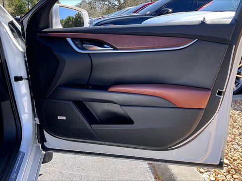 Used 2019 Cadillac XTS Luxury image 23