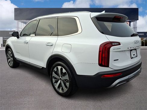 Certified 2022 Kia Telluride S image 4