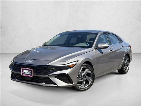 Used 2025 Hyundai Elantra SEL FWD image 1