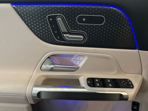 New 2025 Mercedes-Benz GLB 250 4MATIC image 10