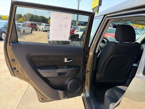 Used 2013 Kia Soul + w/ Audio Pkg FWD image 30