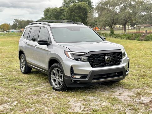 Used 2025 Honda Passport TrailSport image 3