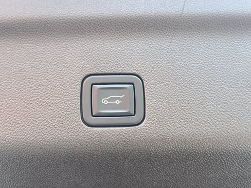 Used 2023 GMC Yukon Denali AWD/4WD image 13