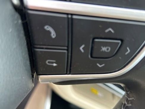 Used 2023 Toyota Highlander XLE image 14