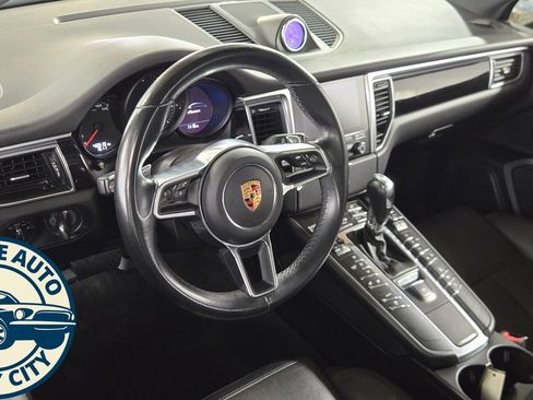 Used 2018 Porsche Macan AWD/4WD image 11