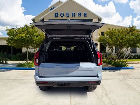 Used 2025 Ford Expedition Tremor image 5