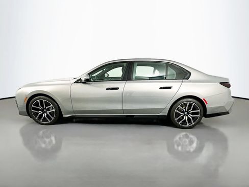 Used 2026 BMW 740i xDrive AWD/4WD image 8