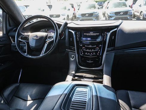 Used 2019 Cadillac Escalade Platinum w/ Escalade Sport Edition image 19