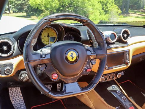 Used 2015 Ferrari California T RWD image 60