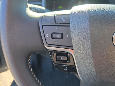 Used 2025 Toyota Camry SE image 22