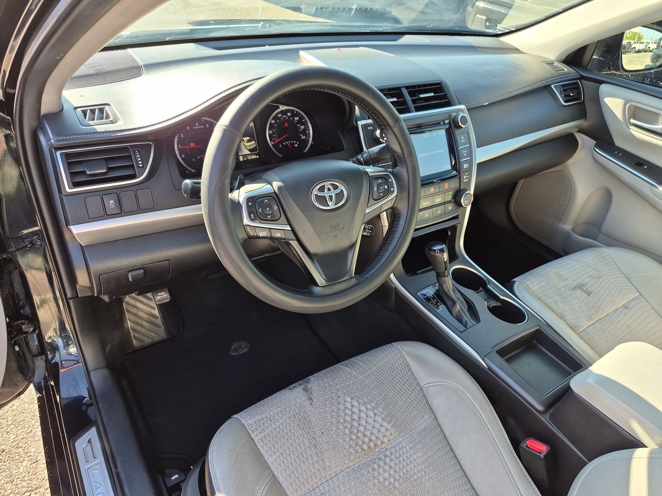 Used 2015 Toyota Camry SE w/ Moonroof Package FWD image 14