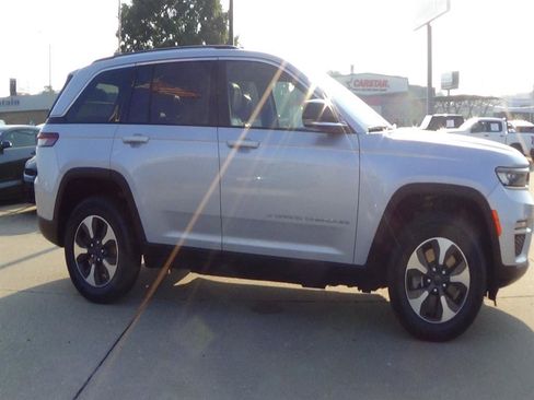 Used 2023 Jeep Grand Cherokee 4WD 4xe image 5