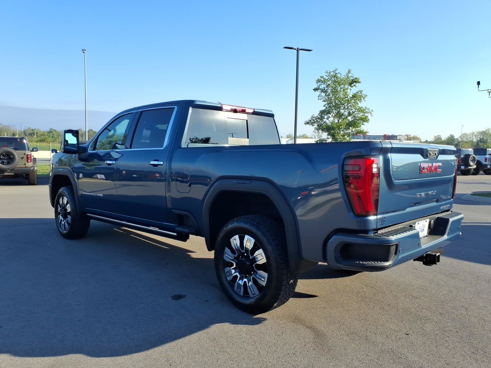 Used 2026 GMC Sierra 3500 Denali AWD/4WD image 5
