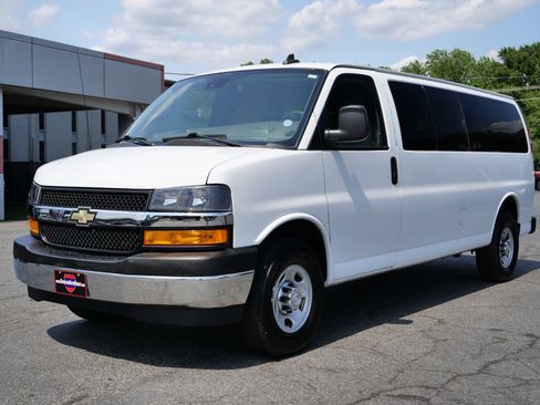 Used 2019 Chevrolet Express 3500 LT w/ LT Preferred Equipment Group RWD image 6