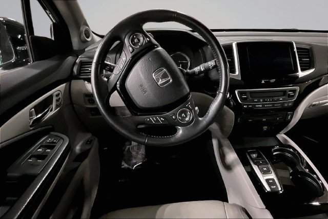 Used 2017 Honda Pilot Touring image 7