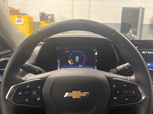 Used 2025 Chevrolet Trax LT w/ LT Convenience Package image 27