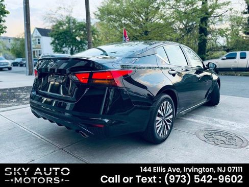 Used 2025 Nissan Altima 2.5 SV w/ SV Premium Package FWD image 4