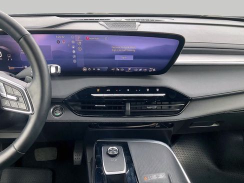 Used 2025 Buick Enclave Preferred FWD image 7