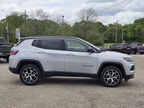 Certified 2025 Jeep Compass Limited AWD/4WD image 6