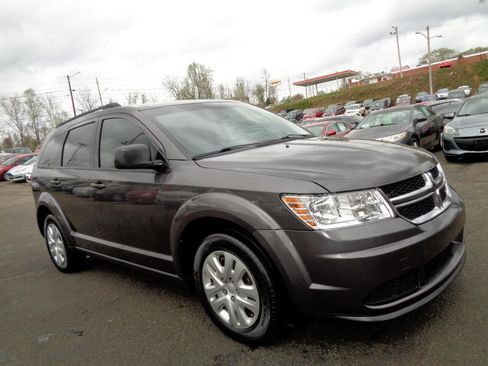 Used 2018 Dodge Journey SE image 3