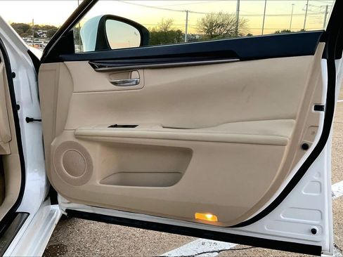 Used 2013 Lexus ES 350 image 28